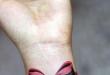 Татуировка бантики на ногах сзади